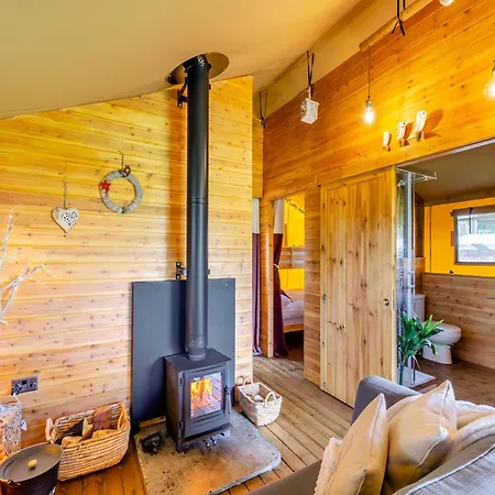 The Owls Hollow - Uk45297 * Bishop Thornton