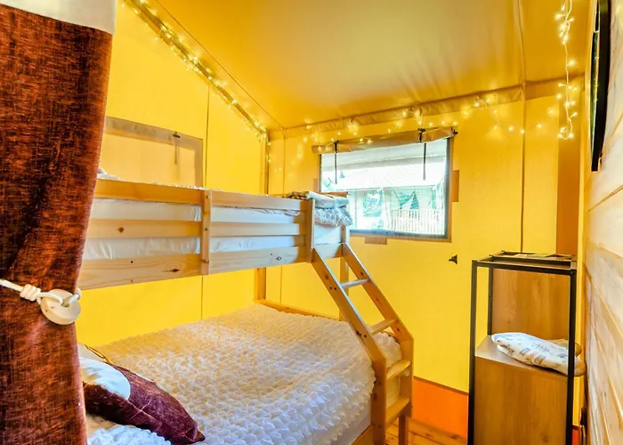 The Owls Hollow - Uk45297 * Bishop Thornton