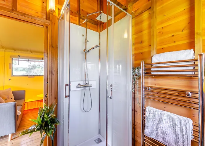 The Owls Hollow - Uk45297 * Bishop Thornton