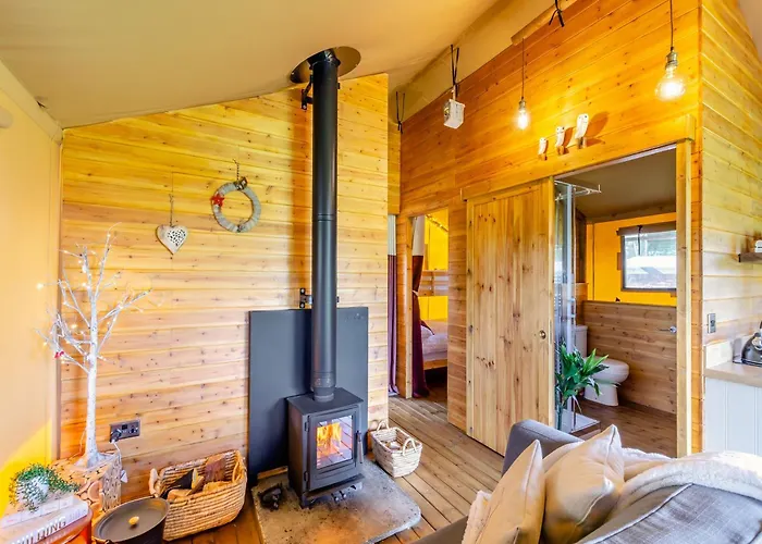 The Owls Hollow - Uk45297 * Bishop Thornton